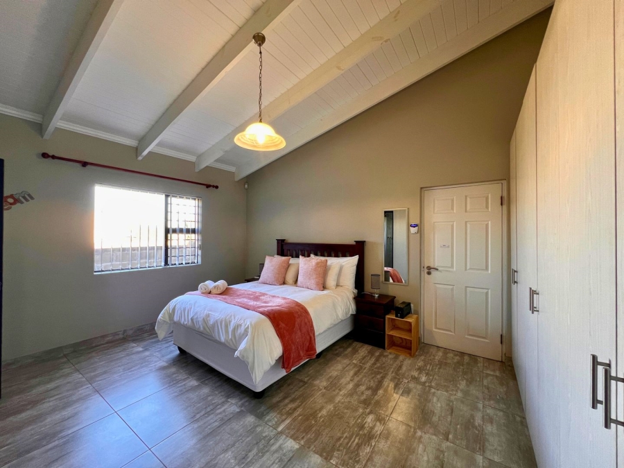 5 Bedroom Property for Sale in Myburgh Park Western Cape